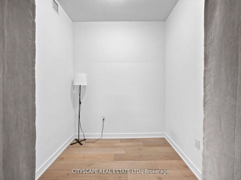Photo 2 at 1516 - 10 Honeycrisp Crescent N, Vaughan Corporate Centre, Vaughan