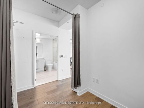 Photo 3 at 1516 - 10 Honeycrisp Crescent N, Vaughan Corporate Centre, Vaughan