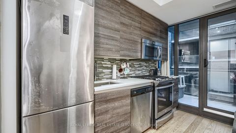 Photo 10 at 1301 - 111 Bathurst Street, Waterfront Communities C1, Toronto
