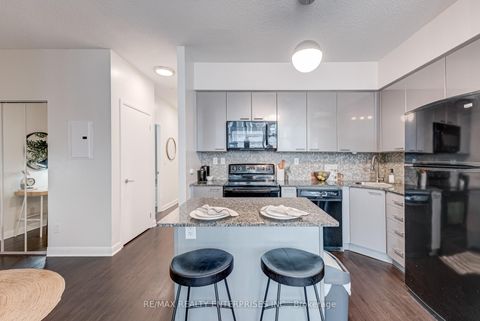 Photo 10 at 601 - 15 Bruyeres Mews, Niagara, Toronto