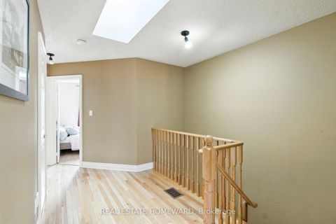 Photo 18 at 4 Isaac Devins Avenue, East Woodbridge, Vaughan