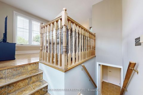 Photo 4 at 117 Shropshire Drive, Dorset Park, Toronto