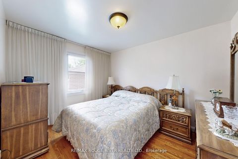 Photo 13 at 117 Shropshire Drive, Dorset Park, Toronto