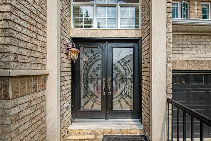 Photo 5 at 59 Rossi Drive, Vellore Village, Vaughan