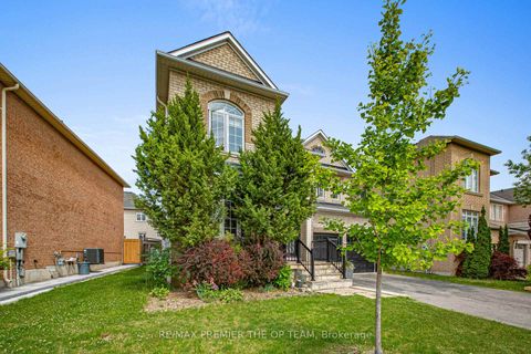 Photo 3 at 59 Rossi Drive, Vellore Village, Vaughan