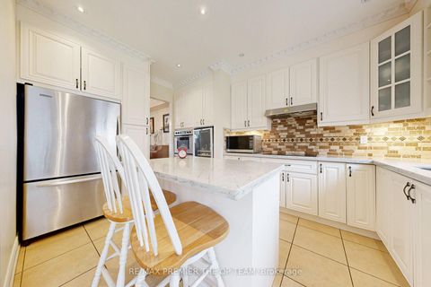 Photo 13 at 59 Rossi Drive, Vellore Village, Vaughan
