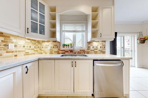 Photo 14 at 59 Rossi Drive, Vellore Village, Vaughan