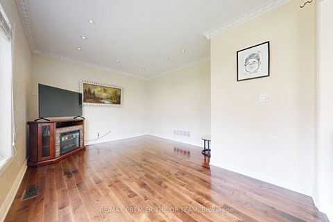Photo 21 at 59 Rossi Drive, Vellore Village, Vaughan