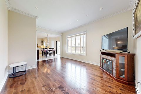 Photo 22 at 59 Rossi Drive, Vellore Village, Vaughan
