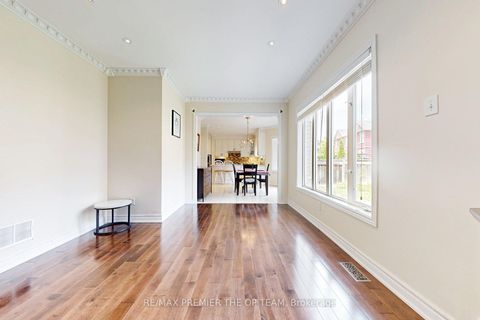 Photo 23 at 59 Rossi Drive, Vellore Village, Vaughan