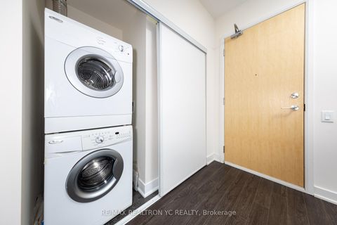 Photo 2 at 2509 - 30 Roehampton Avenue, Mount Pleasant West, Toronto