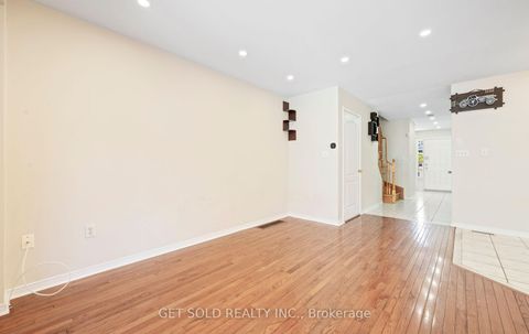 Photo 6 at 16 Mare Crescent, Clairville, Toronto