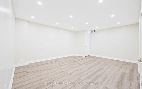 Photo 35 at 16 Mare Crescent, Clairville, Toronto