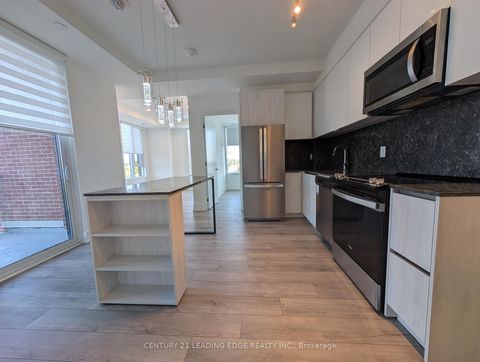 Photo 7 at 525 - 3100 Keele Street, CFB, Toronto