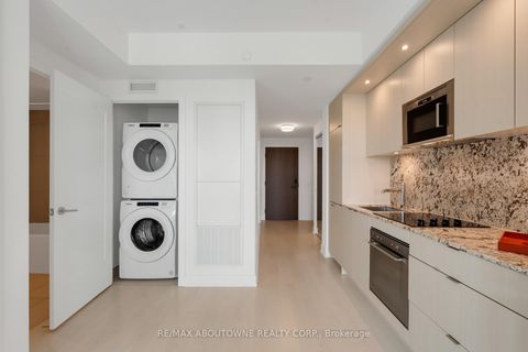 Photo 3 at 2608 - 30 Inn On The Park Drive, Don Mills, Toronto