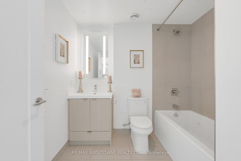 Photo 5 at 2608 - 30 Inn On The Park Drive, Don Mills, Toronto