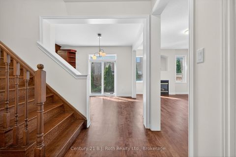 Photo 6 at 94 Destino Crescent, Vellore Village, Vaughan