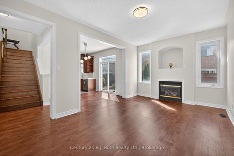 Photo 8 at 94 Destino Crescent, Vellore Village, Vaughan