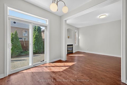 Photo 11 at 94 Destino Crescent, Vellore Village, Vaughan