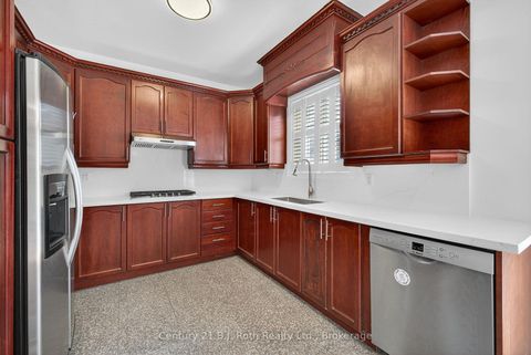 Photo 13 at 94 Destino Crescent, Vellore Village, Vaughan