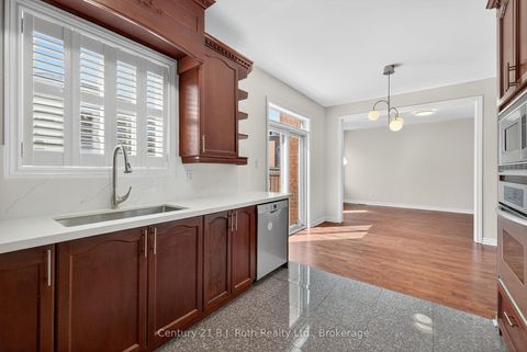 Photo 15 at 94 Destino Crescent, Vellore Village, Vaughan