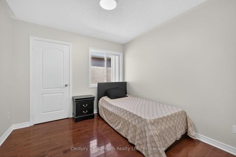 Photo 18 at 94 Destino Crescent, Vellore Village, Vaughan