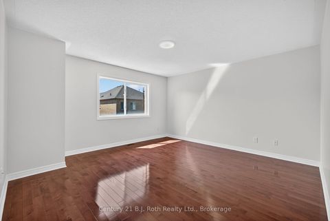 Photo 21 at 94 Destino Crescent, Vellore Village, Vaughan