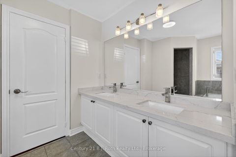 Photo 24 at 94 Destino Crescent, Vellore Village, Vaughan