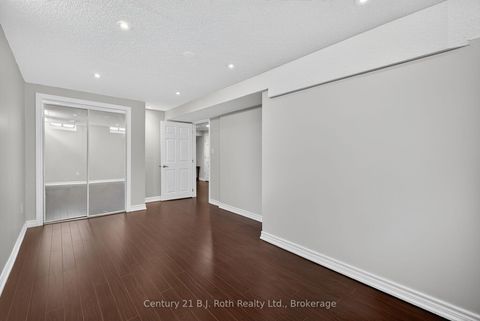 Photo 31 at 94 Destino Crescent, Vellore Village, Vaughan