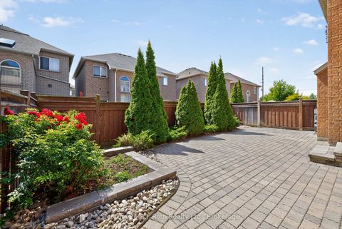 Photo 33 at 94 Destino Crescent, Vellore Village, Vaughan