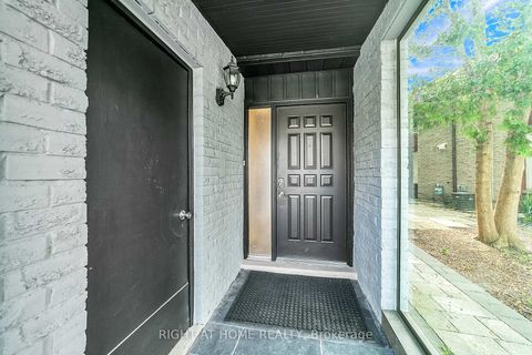 Photo 4 at 302 Mullen Drive, Brownridge, Vaughan