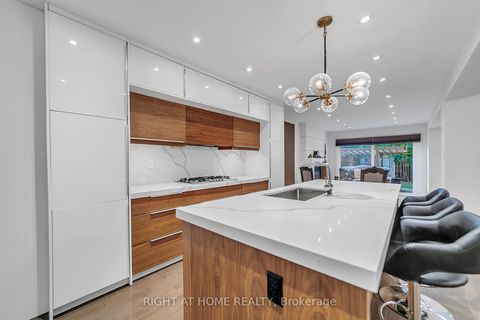 Photo 11 at 302 Mullen Drive, Brownridge, Vaughan