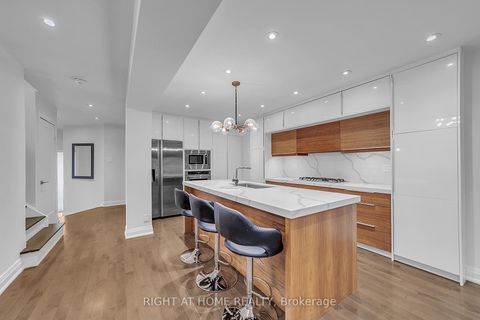 Photo 13 at 302 Mullen Drive, Brownridge, Vaughan