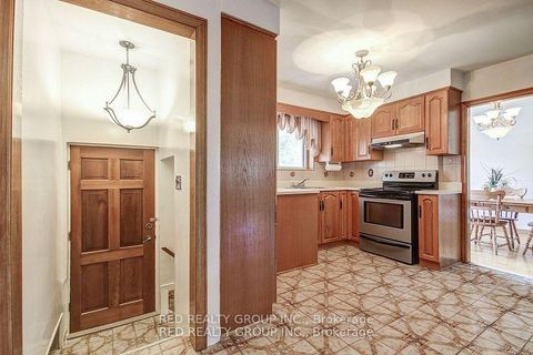 Photo 11 at 171 Tavistock Road, CFB, Toronto