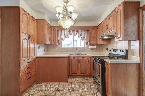 Photo 14 at 171 Tavistock Road, CFB, Toronto