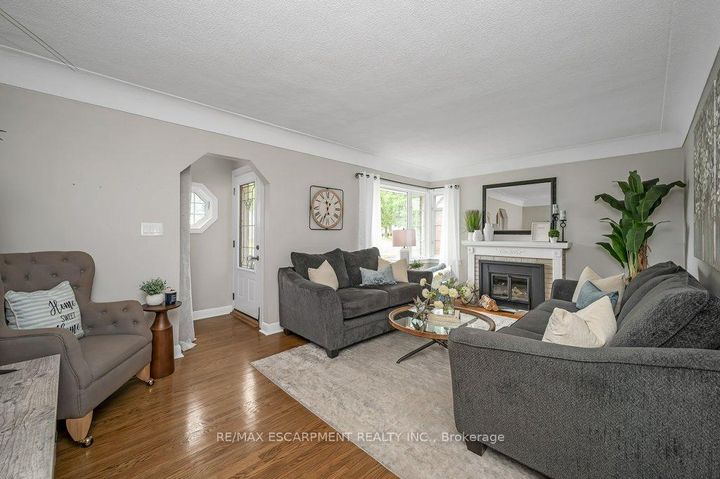 Photo 3 at 480 Mohawk Road W, Westcliffe, Hamilton