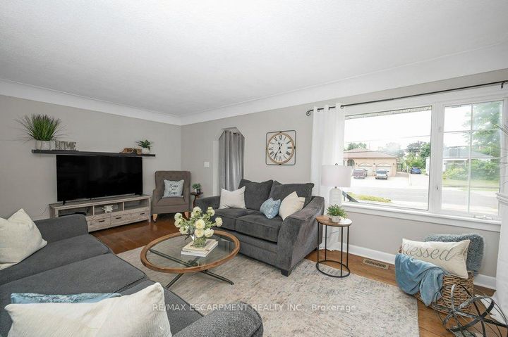 Photo 4 at 480 Mohawk Road W, Westcliffe, Hamilton