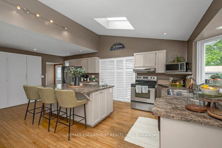 Photo 7 at 480 Mohawk Road W, Westcliffe, Hamilton