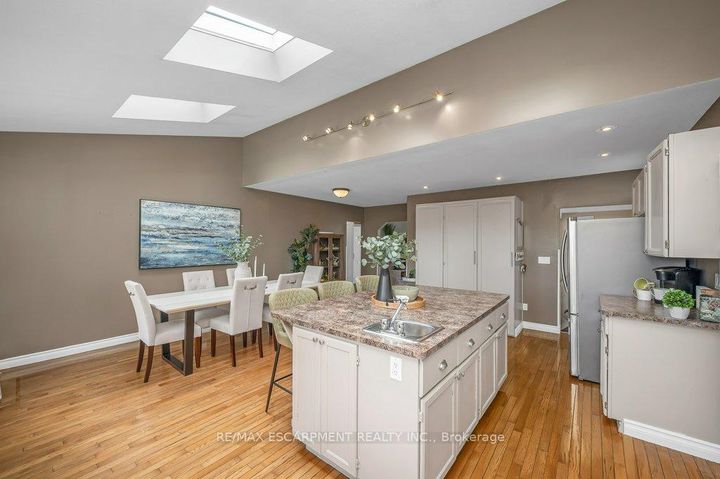 Photo 10 at 480 Mohawk Road W, Westcliffe, Hamilton