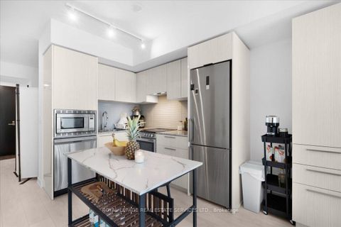 Photo 6 at 911 - 501 Yonge Street, Yonge Corridor, Toronto Photo 6 at 911 - 501 Yonge Street, Yonge Corridor, Toronto