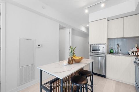 Photo 7 at 911 - 501 Yonge Street, Yonge Corridor, Toronto Photo 7 at 911 - 501 Yonge Street, Yonge Corridor, Toronto