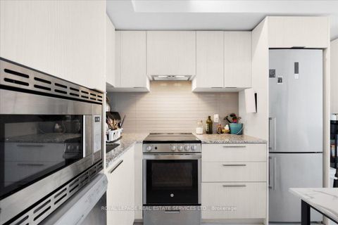 Photo 8 at 911 - 501 Yonge Street, Yonge Corridor, Toronto Photo 8 at 911 - 501 Yonge Street, Yonge Corridor, Toronto