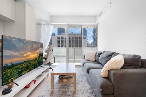 Photo 9 at 911 - 501 Yonge Street, Yonge Corridor, Toronto Photo 9 at 911 - 501 Yonge Street, Yonge Corridor, Toronto