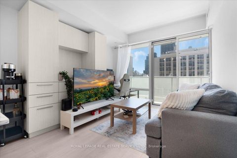 Photo 10 at 911 - 501 Yonge Street, Yonge Corridor, Toronto Photo 10 at 911 - 501 Yonge Street, Yonge Corridor, Toronto