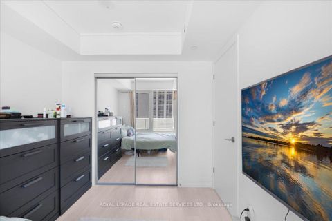 Photo 14 at 911 - 501 Yonge Street, Yonge Corridor, Toronto Photo 14 at 911 - 501 Yonge Street, Yonge Corridor, Toronto