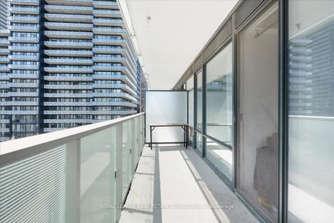 Photo 17 at 911 - 501 Yonge Street, Yonge Corridor, Toronto Photo 17 at 911 - 501 Yonge Street, Yonge Corridor, Toronto