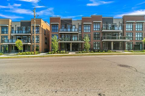 Photo 1 at 10 - 3 Bond Crescent, Oak Ridges, Richmond Hill