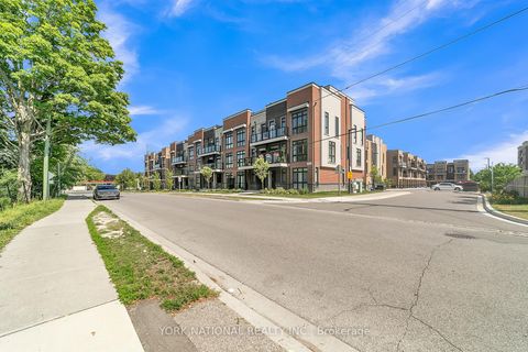 Photo 2 at 10 - 3 Bond Crescent, Oak Ridges, Richmond Hill
