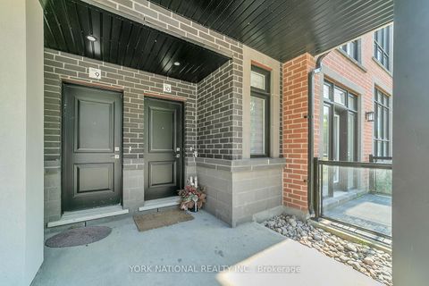 Photo 3 at 10 - 3 Bond Crescent, Oak Ridges, Richmond Hill