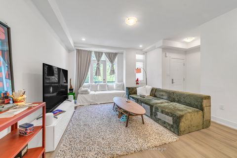 Photo 4 at 10 - 3 Bond Crescent, Oak Ridges, Richmond Hill